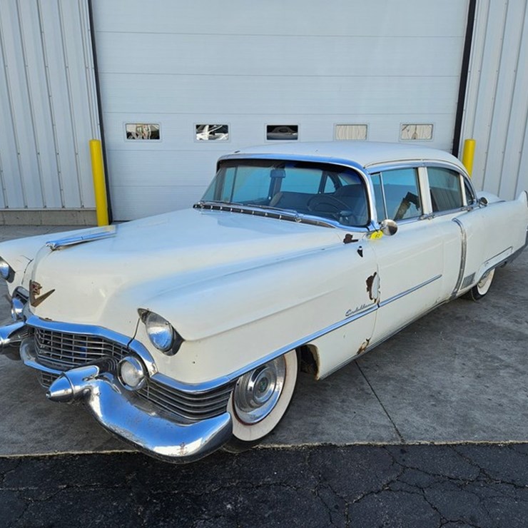 #61 • 1954 Cadillac Fleetwood Series 60 4 Door Sedan
