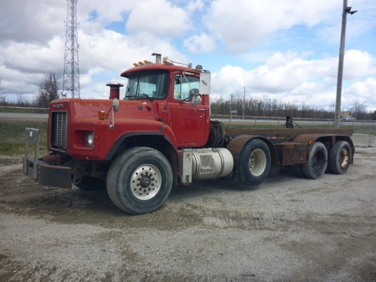 2002-mack-rb688s-image-1
