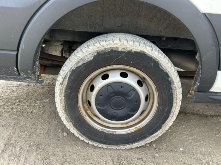 2015-ford-cargo-image-48