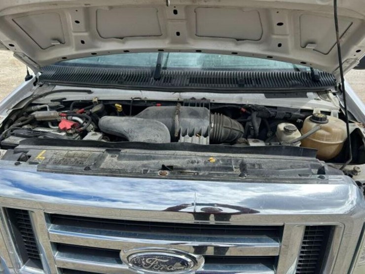 2010-ford-cargo-image-19