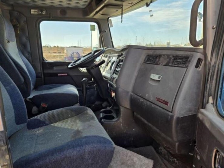 2011-kenworth-t800-image-38