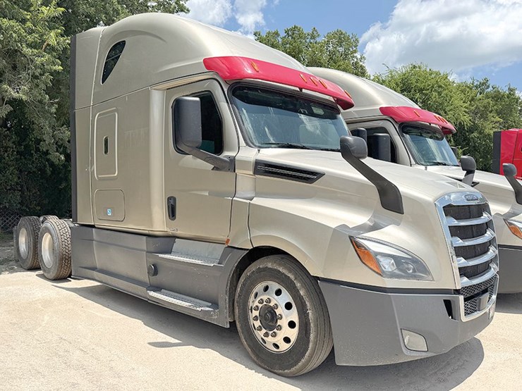 2019-freightliner-cascadia-126-image-1