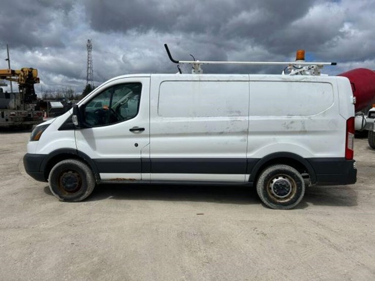 2015-ford-cargo-image-10