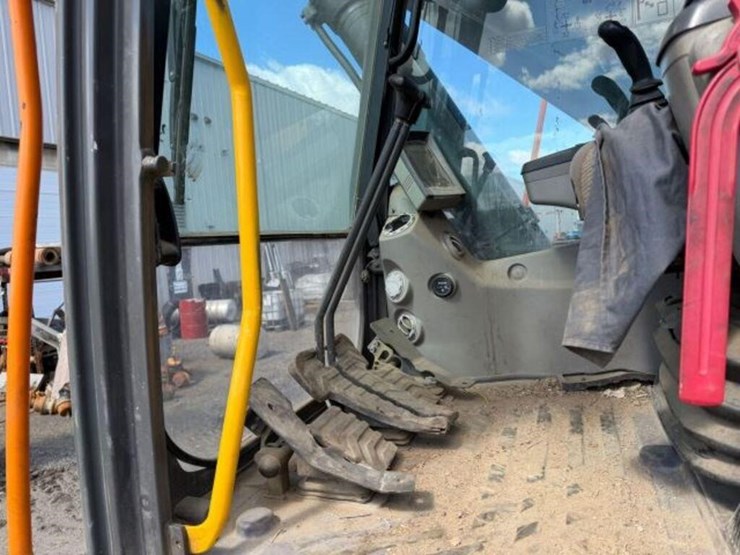 2014-volvo-ec220dl-image-16