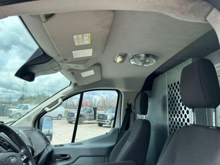 2015-ford-cargo-image-17