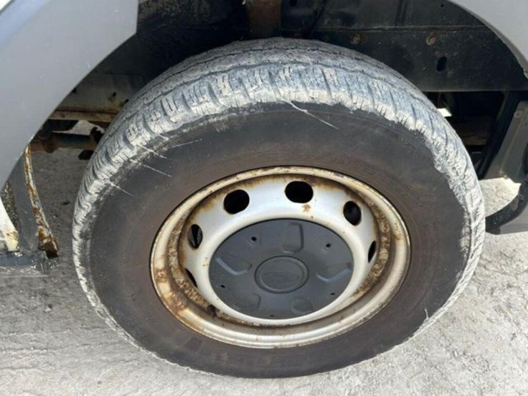 2015-ford-cargo-image-46