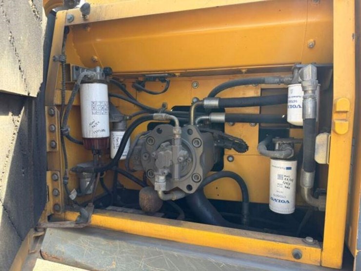 2014-volvo-ec220dl-image-26