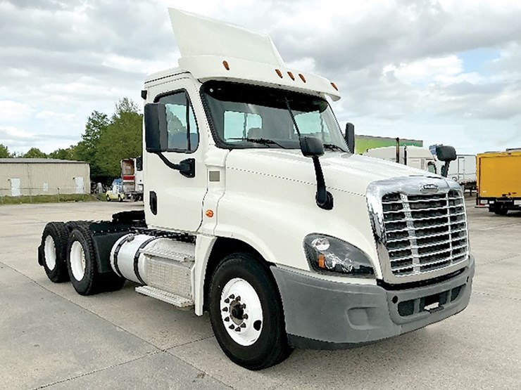 2018-freightliner-cascadia-125-image-1