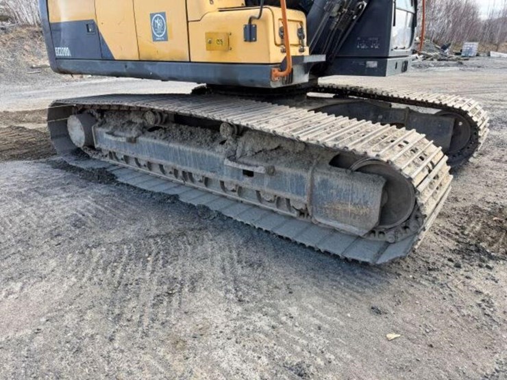 2014-volvo-ec220dl-image-35
