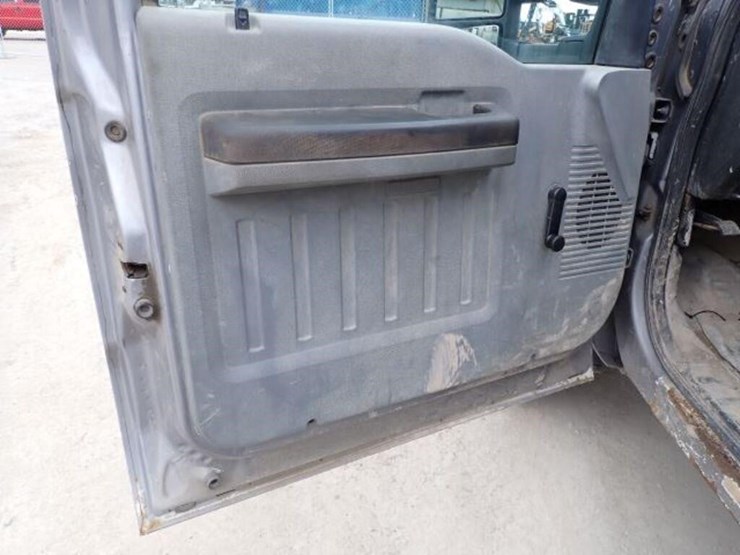 2014-ford-f550-xl-image-44