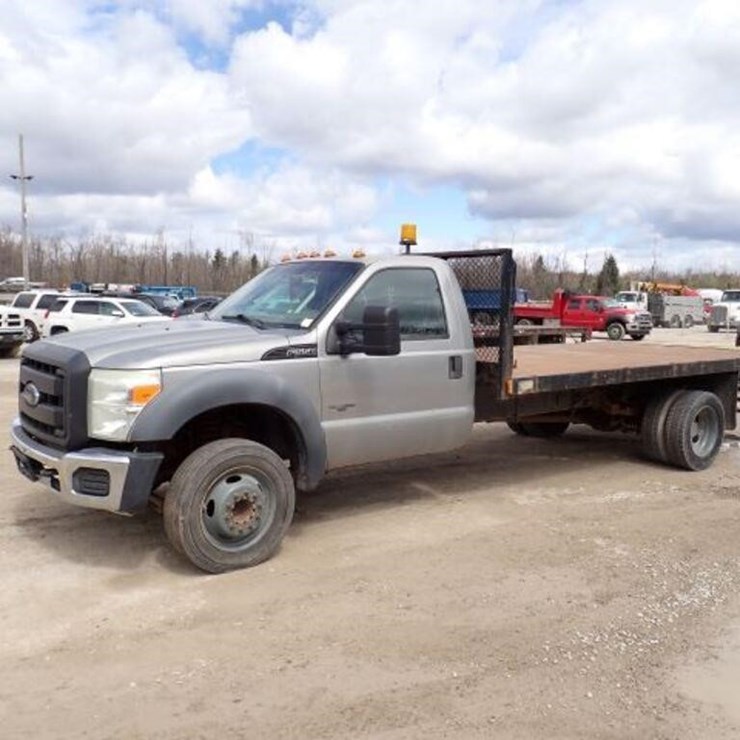 2011 FORD F550 XL