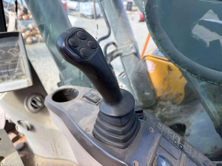 2014-volvo-ec220dl-image-12