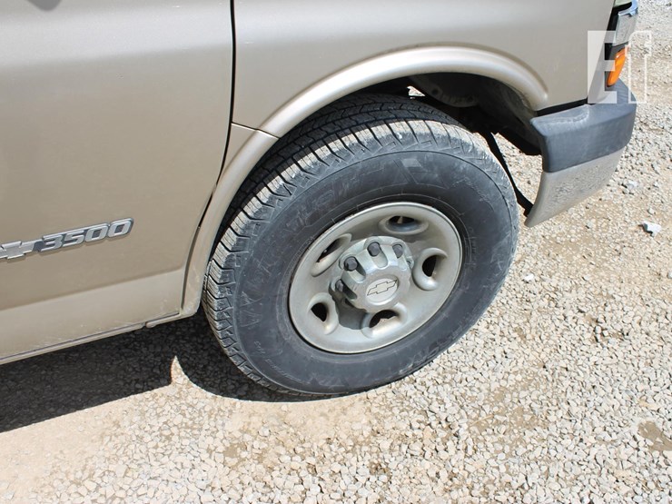 2005-chevrolet-g3500-image-3
