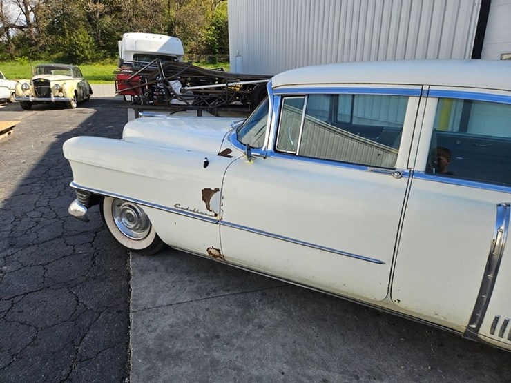#61-•-1954-cadillac-fleetwood-series-60-4-door-sedan-image-53