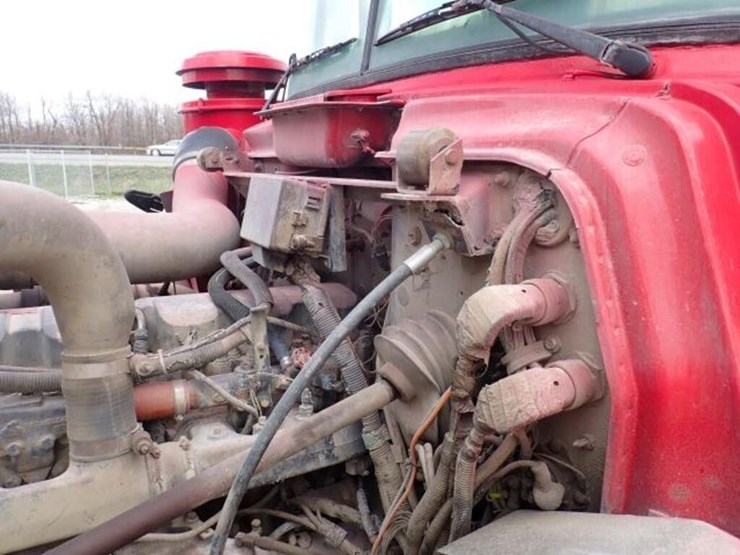 1999-mack-rb690s-image-41