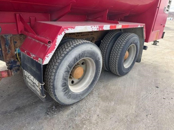 2009-mack-granite-gu813-image-58