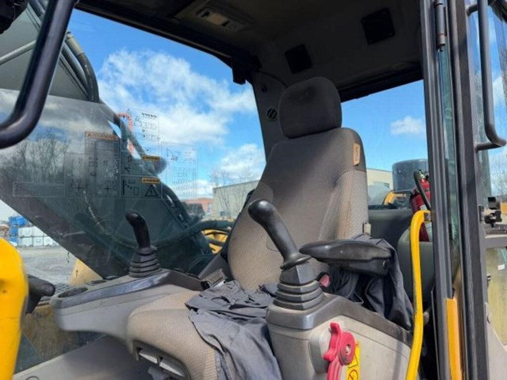 2014-volvo-ec220dl-image-9
