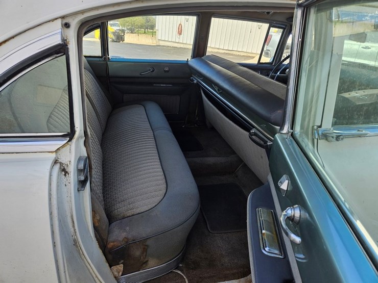 #61-•-1954-cadillac-fleetwood-series-60-4-door-sedan-image-32