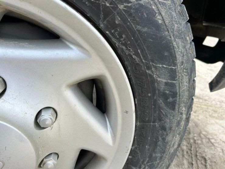 2010-ford-cargo-image-56