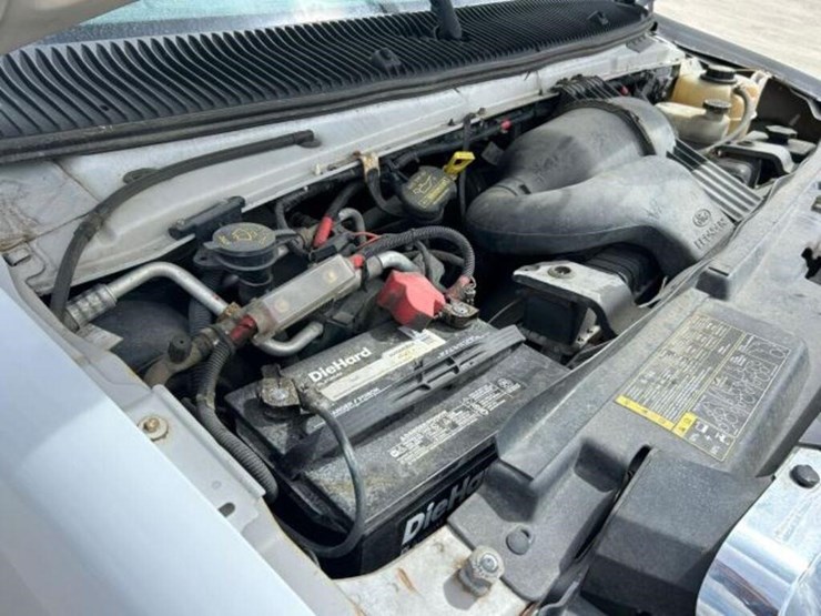 2010-ford-cargo-image-23