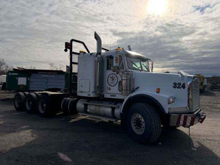 2004-freightliner-fld120-image-2