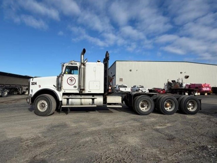2004-freightliner-fld120-image-4