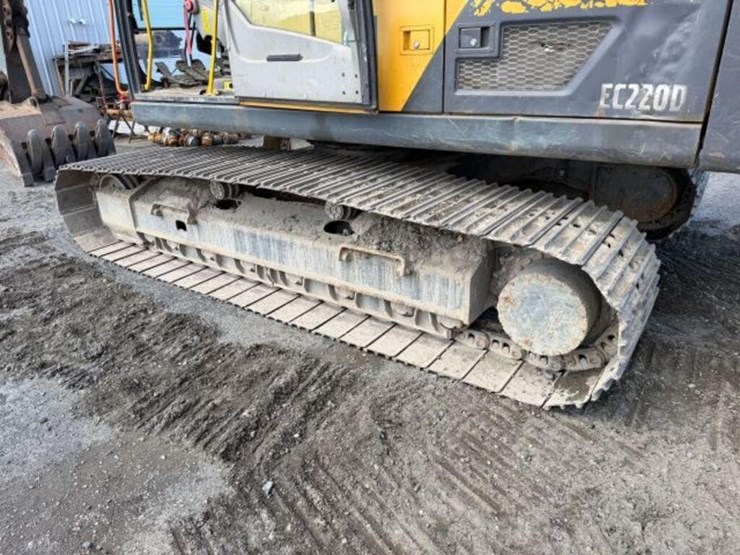 2014-volvo-ec220dl-image-40
