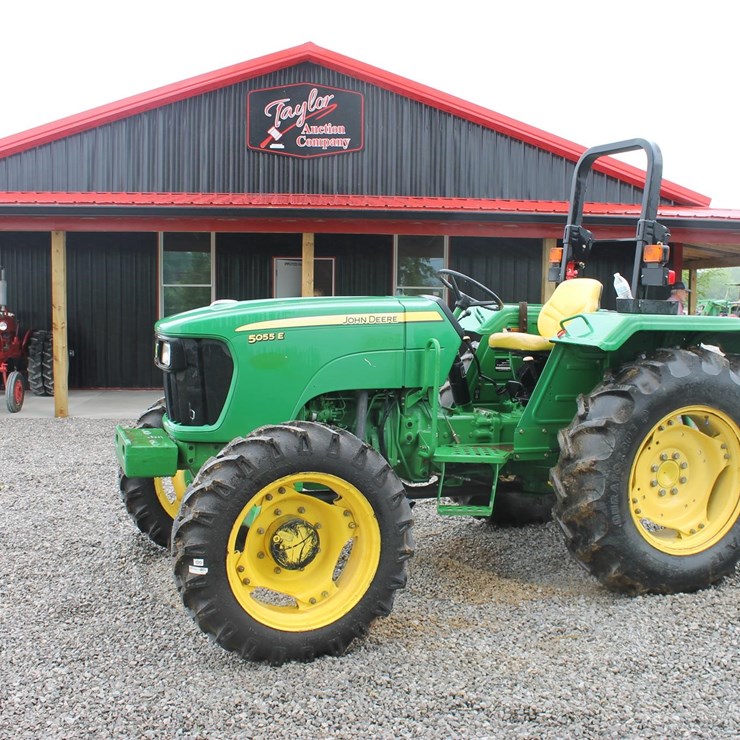 JOHN DEERE 5055E