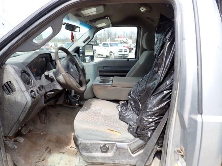2011-ford-f550-xl-image-13