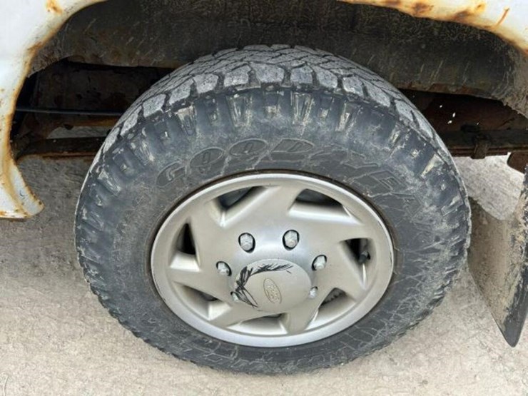 2010-ford-cargo-image-52