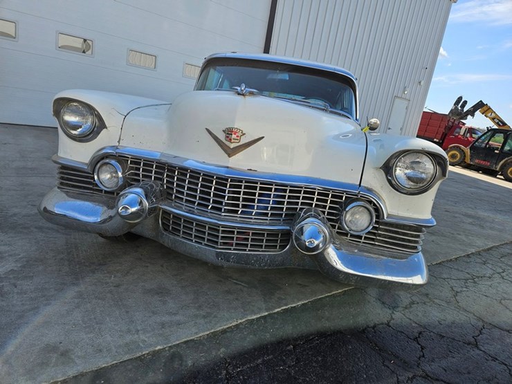 #61-•-1954-cadillac-fleetwood-series-60-4-door-sedan-image-62