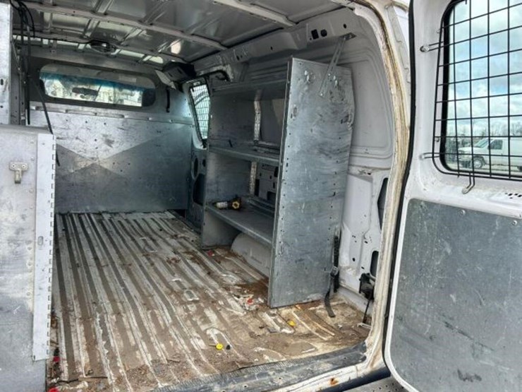 2010-ford-cargo-image-54