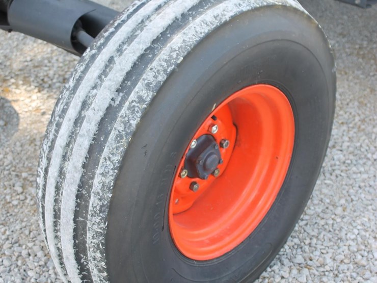 2012-kubota-m8540-image-11