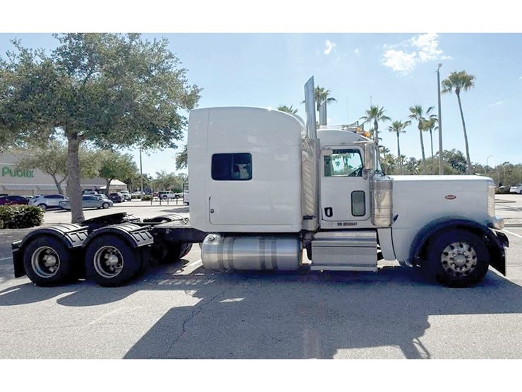 2019-peterbilt-389-image-1