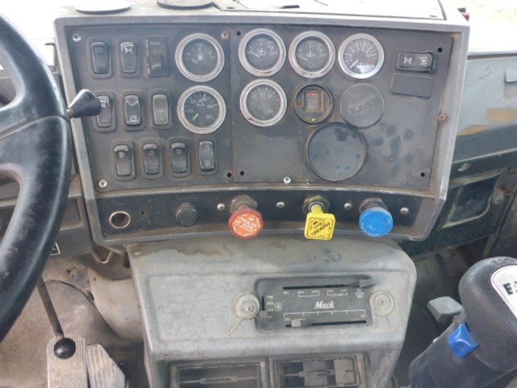 2002-mack-rb688s-image-16