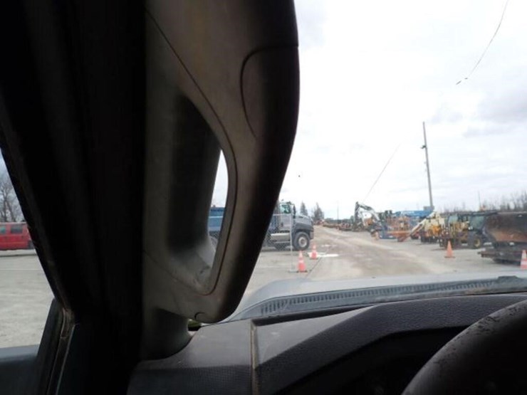 2014-ford-f550-xl-image-25