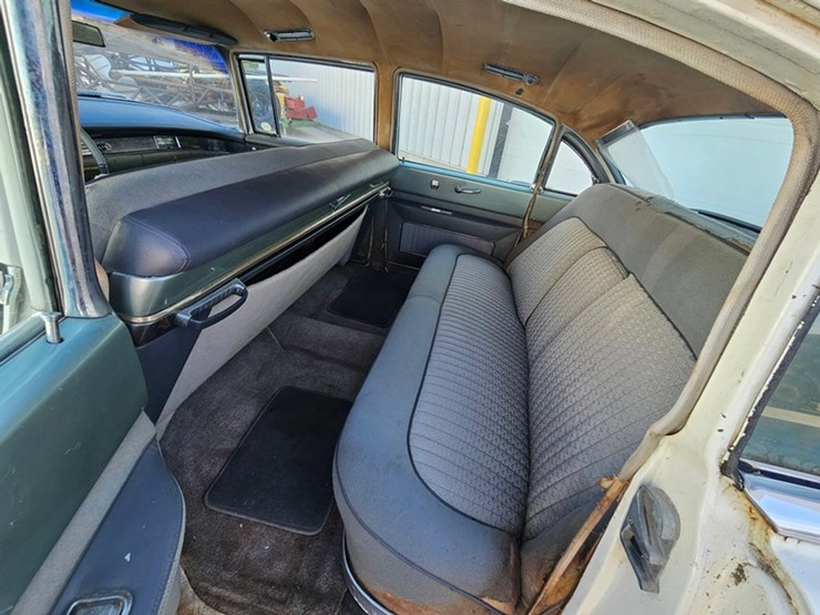 #61-•-1954-cadillac-fleetwood-series-60-4-door-sedan-image-17