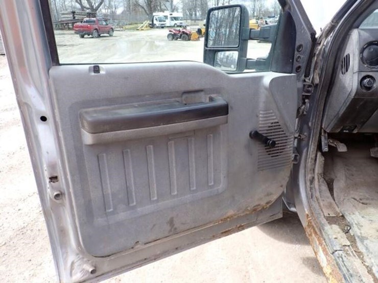 2011-ford-f550-xl-image-12