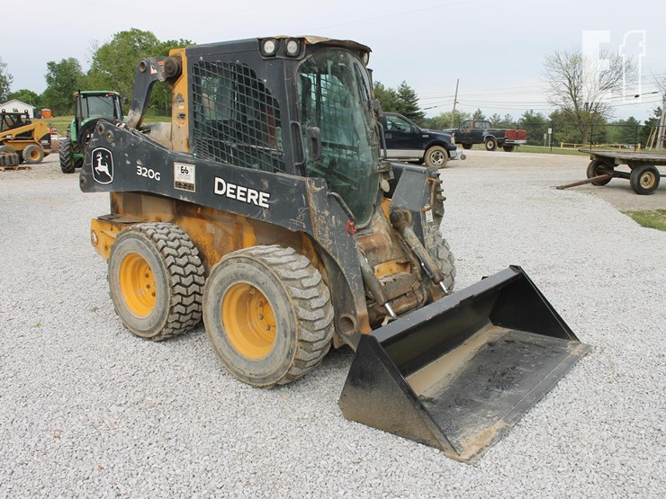 deere-320g-image-3