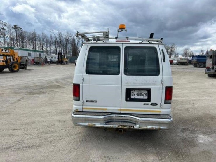 2010-ford-cargo-image-5