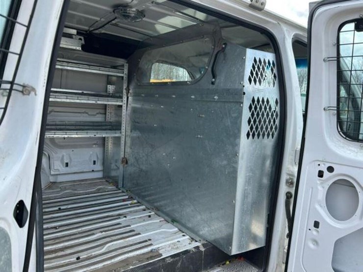 2010-ford-cargo-image-30