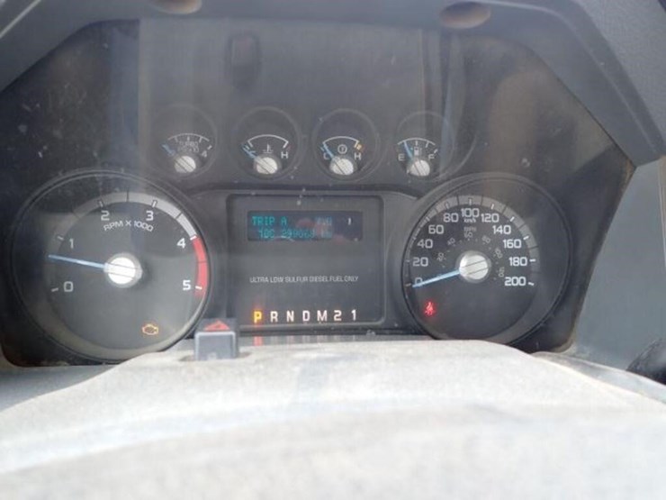 2014-ford-f550-xl-image-17