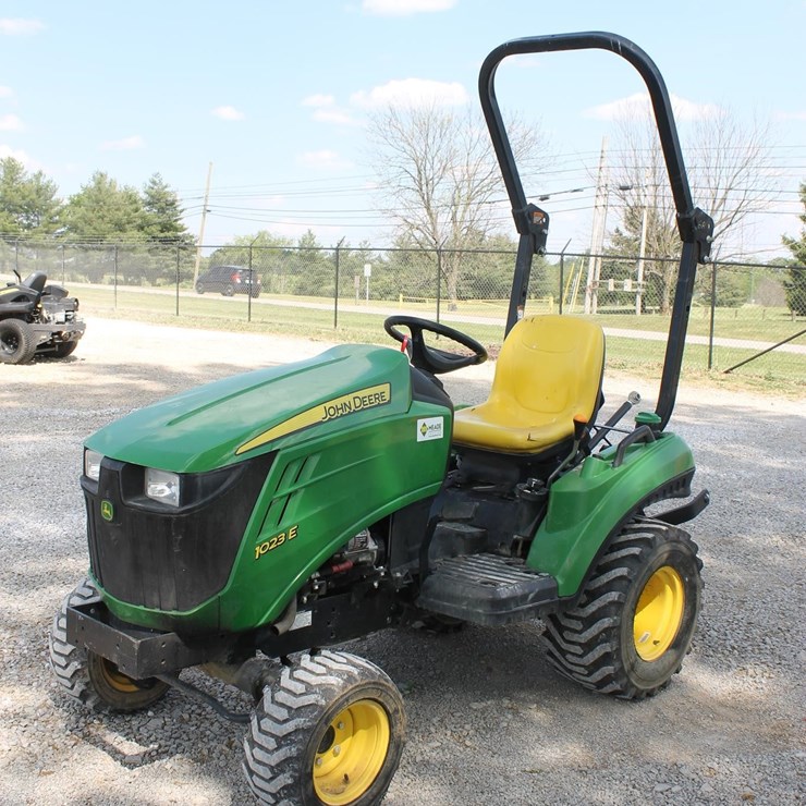 JOHN DEERE 1023E