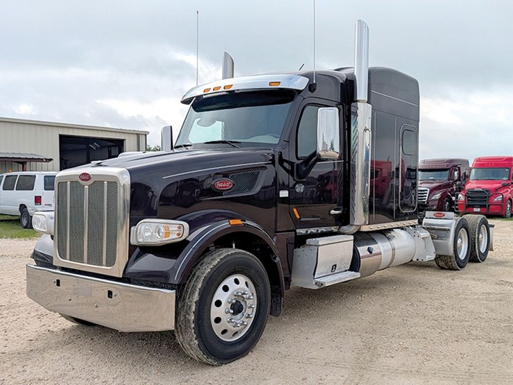 2019-peterbilt-567-image-1