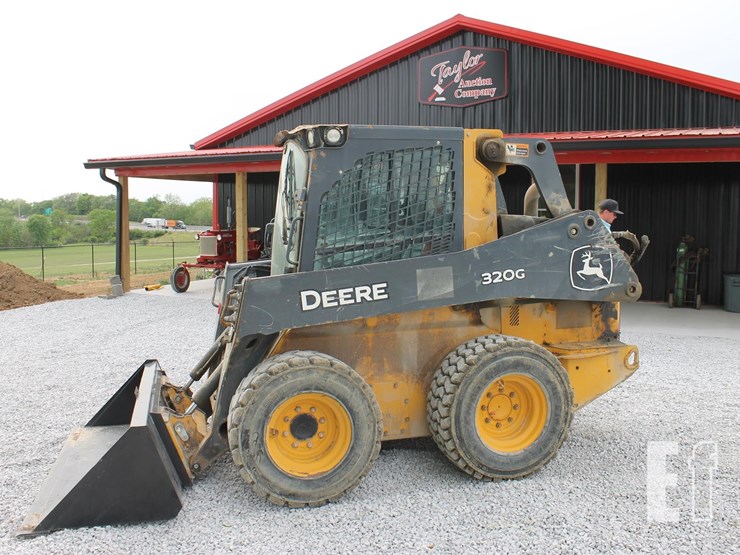 deere-320g-image-1