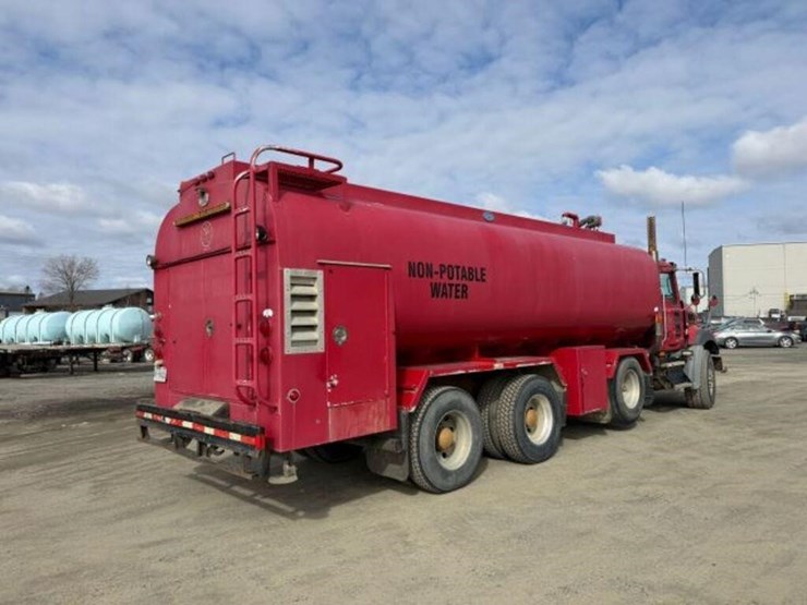2009-mack-granite-gu813-image-4