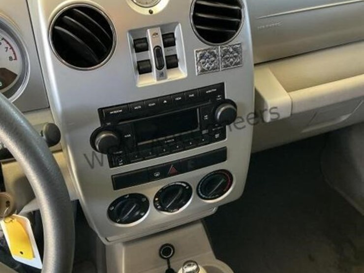 2009-chrysler-pt-cruiser-image-19