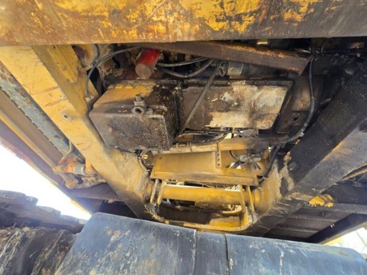 1990-caterpillar-245b-image-21