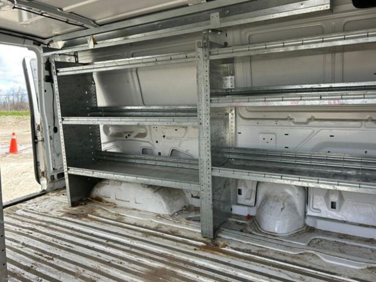 2010-ford-cargo-image-36