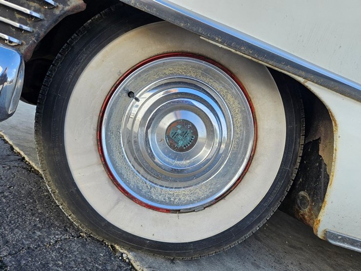 #61-•-1954-cadillac-fleetwood-series-60-4-door-sedan-image-58